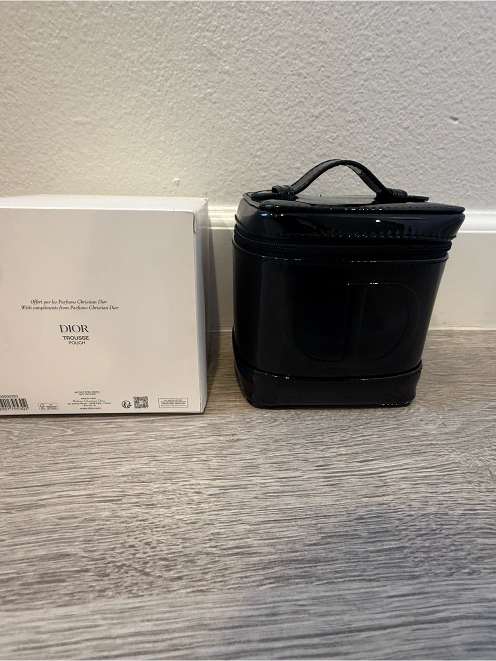 Dior Black Patent CD Monogram Vanity Case - Picture 2 of 6